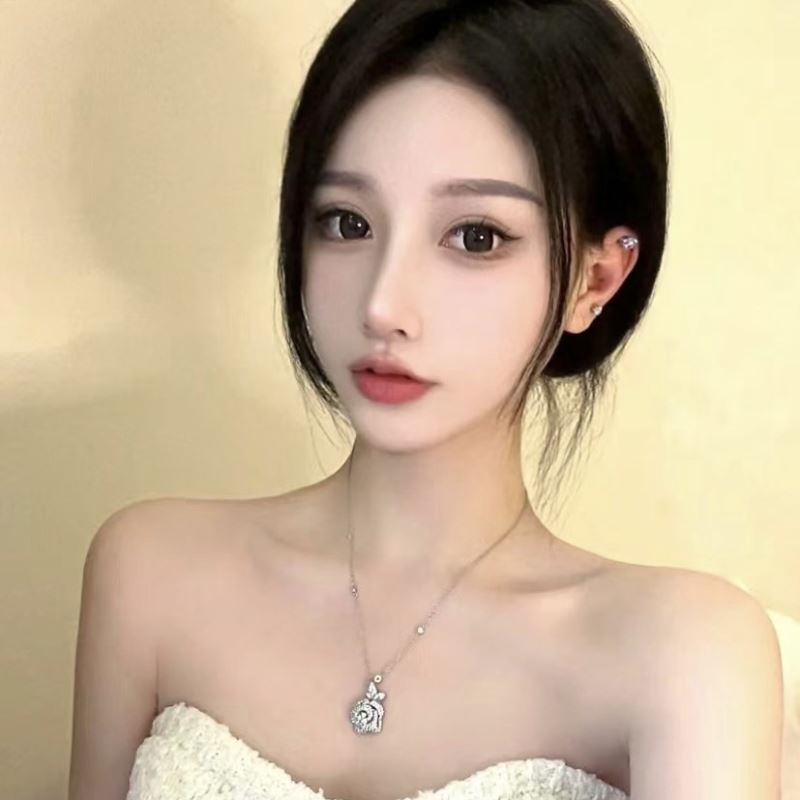 chr1st1an D10r necklaces